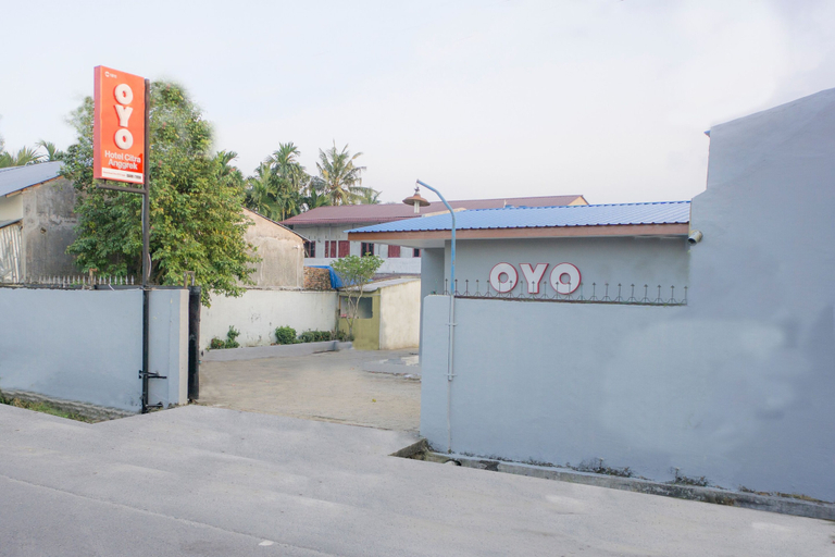 Exterior & Views 2, Hotel O Citra Anggrek, Medan