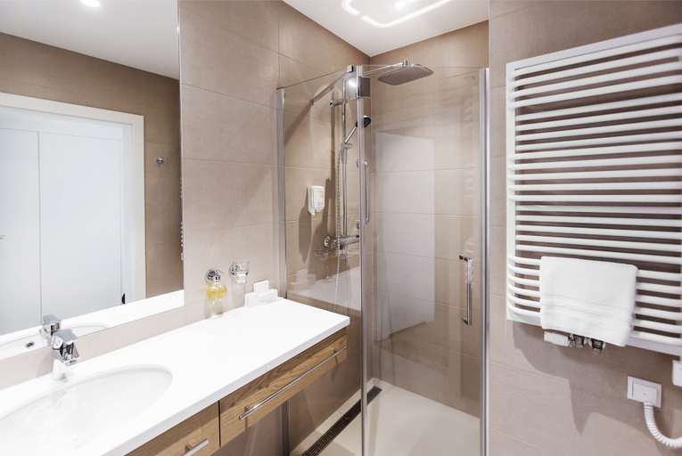 Bathroom 5, Hotel Platan, Gdańsk City