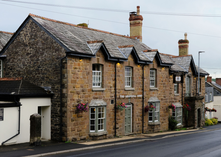 Exterior & Views