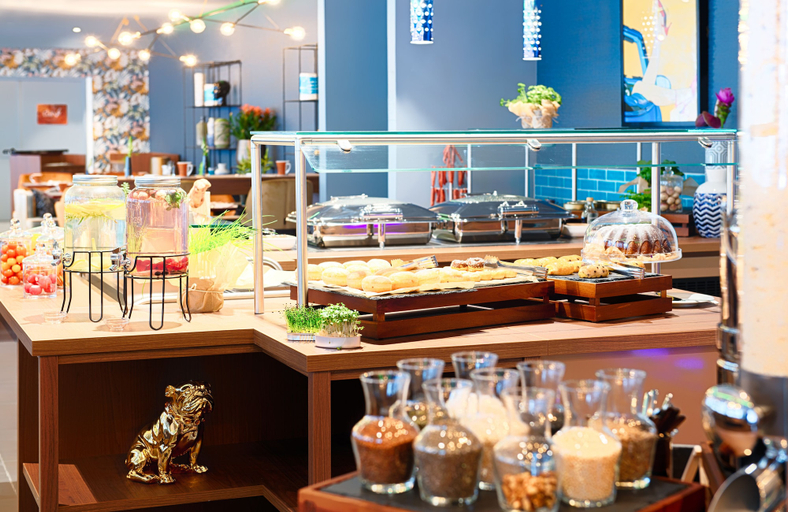 Food & Drinks