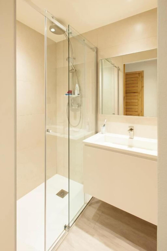 Bathroom 5, Hotel restaurant des Maures, Var