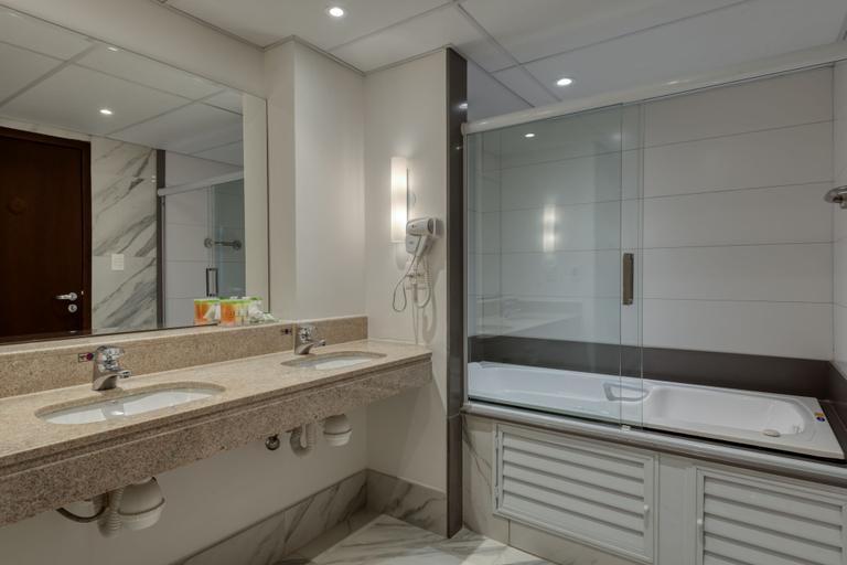Bathroom 5, Comfort Suites Vitoria, Vitoria