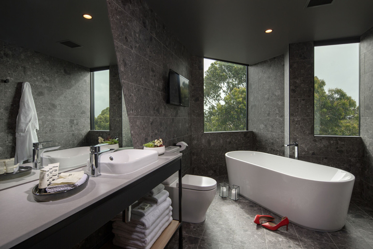 Bathroom 5, Marion Hotel, Adelaide