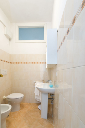 Bathroom 2, GREGORY BIG FAMILY, Roma