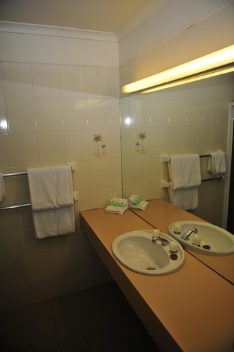 Bathroom 4, Mildura Plaza Motor Inn, Mildura - Pt A