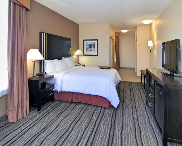Bedroom 2, Hampton Inn & Suites Mountain View, Santa Clara