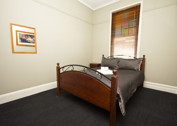 Bedroom 2, Peden's Hotel, Cessnock