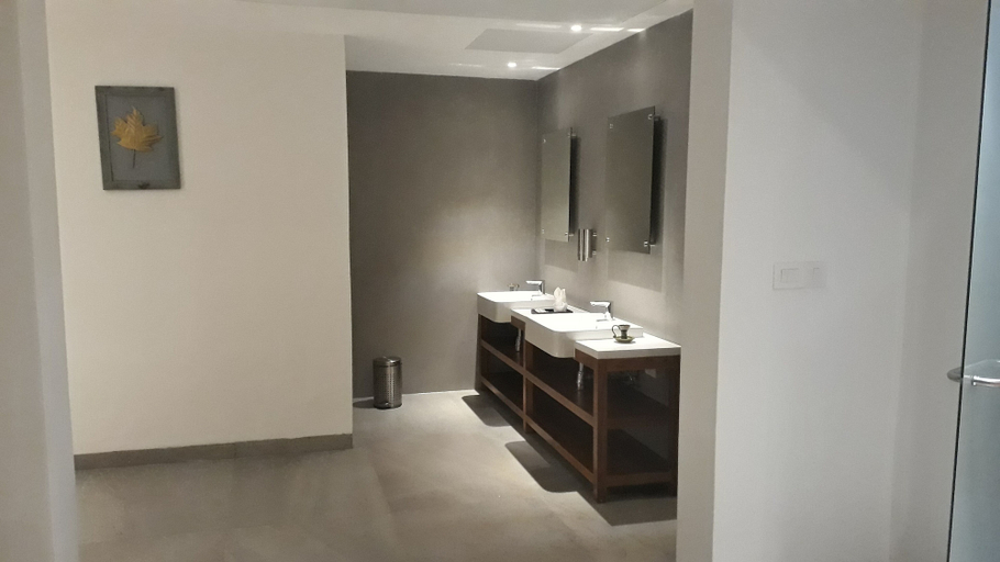 Bathroom 5, O by Tamara, Trivandrum, Thiruvananthapuram