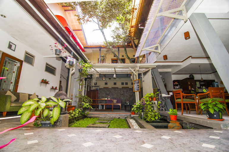Exterior & Views 1, Rumah Asri Bed And Breakfast (temporarily closed), Bandung