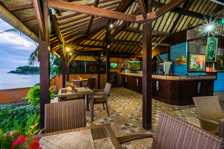 Food & Drinks 5, Laguna Reef Huts, Klungkung