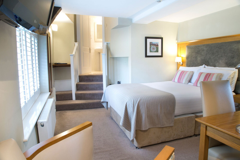 Bedroom 3, Banbury Wroxton House Hotel, Oxfordshire