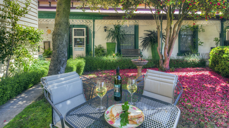 Daylesford Central Motor Inn, Hepburn - East