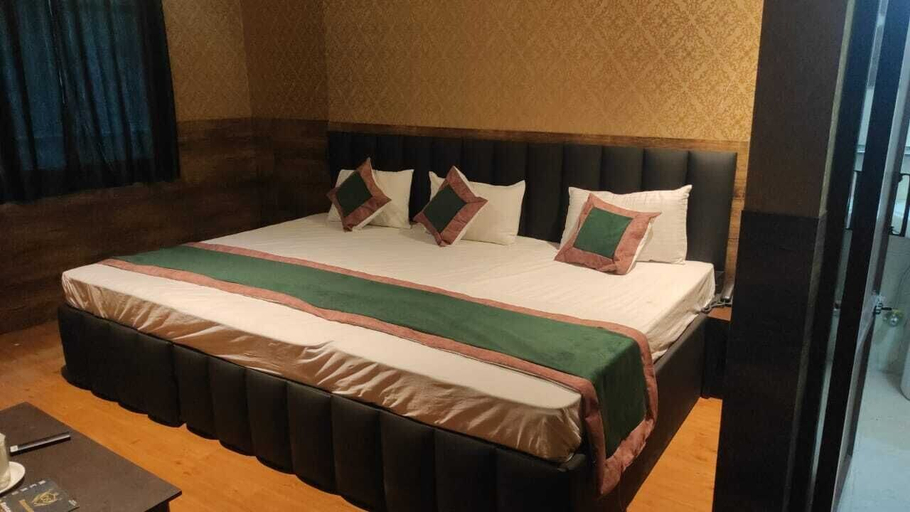 Bedroom 3, Darussalam Restaurant and Inn, Srinagar