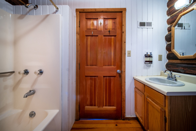 Bathroom 4, Corkins Lodge, Rio Arriba