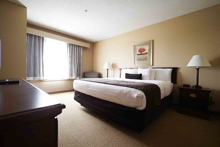 Bedroom 3, Town & Country Inn and Suites, Adams