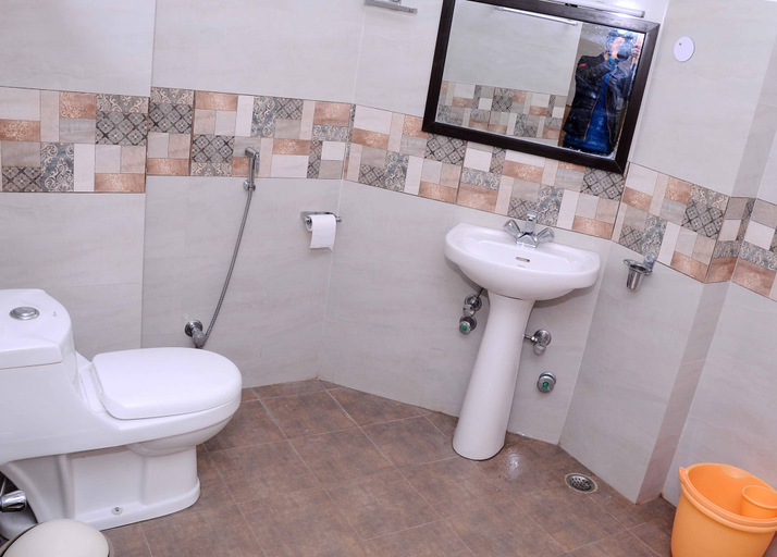 Bathroom 4, Glacier View Guest House, Leh