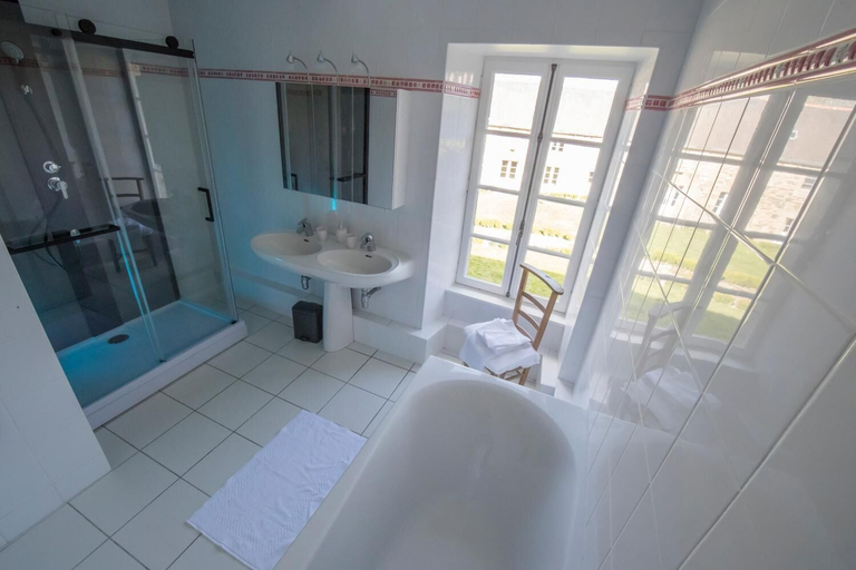 Bathroom 5, Manoir de Penn Lann, Côtes-d'Armor