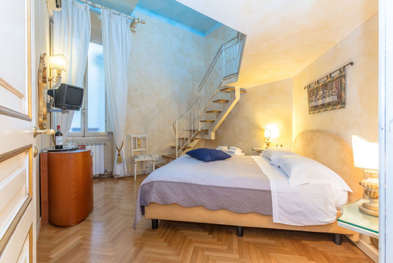 Bedroom 4, Medici Suite - Medici Suite 8 Person, Florence