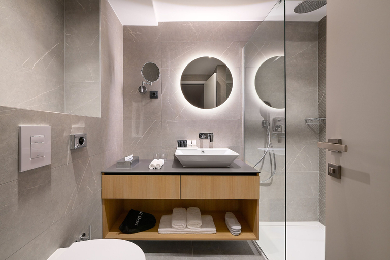 Bathroom 5, Amphora's Garden, Split