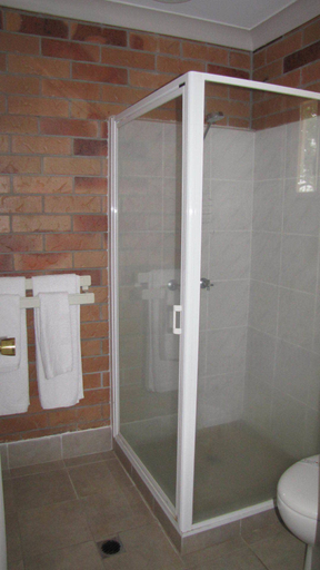 Bathroom 3, Copper Country Motor Inn, Nanango