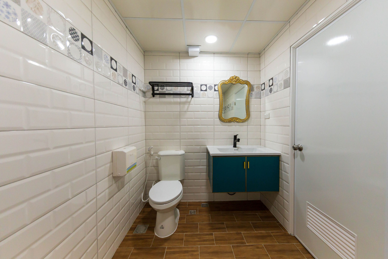 Bathroom 4, Liuhe Su Hotels, Kaohsiung
