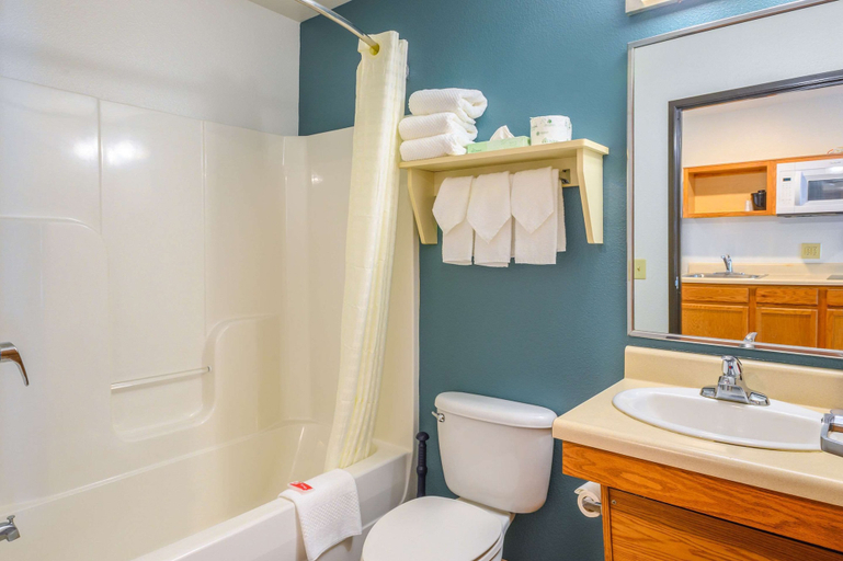 Bathroom 4, Econo Lodge Hammond, Tangipahoa