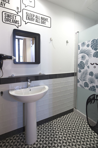 Bathroom 5, U-Sense For You Hostel Sevilla, Sevilla
