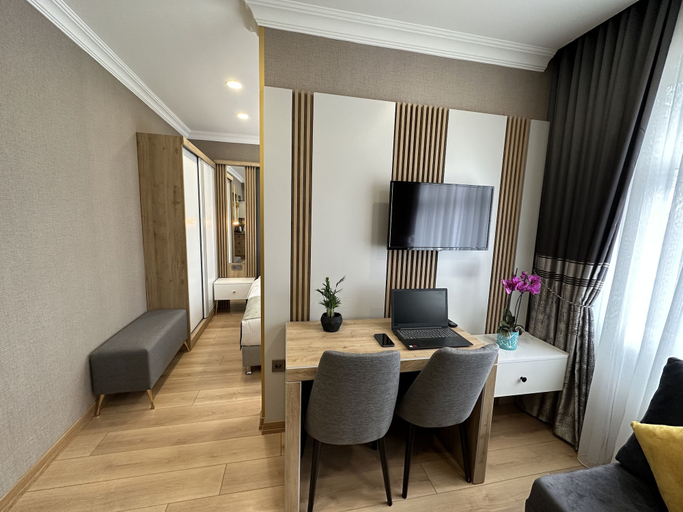 Others 2, H&L Suites, Fatih