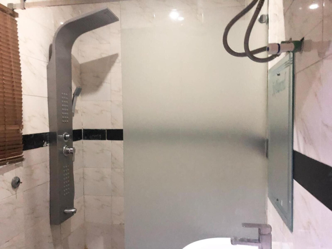 Bathroom 4, Six Diamond Hotel, Ikeja