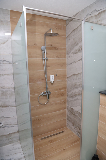 Bathroom 4, Sky Hotel, Prizren