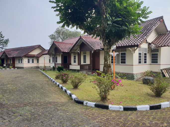 Exterior & Views 2, Cisarua Indah Cottage, Bogor