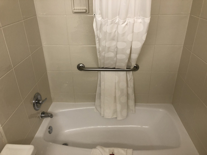 Bathroom 4, Ramada by Wyndham Birmingham Airport, Jefferson