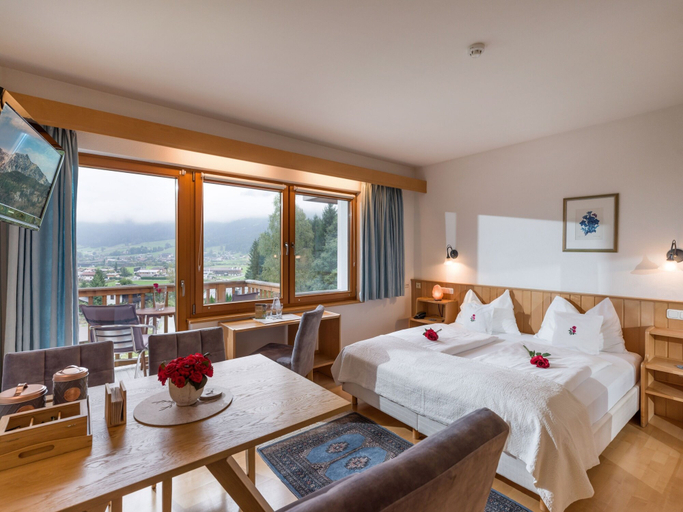 Bedroom 2, Gartenhotel Rosenhof Kitzbuehel, Kitzbühel
