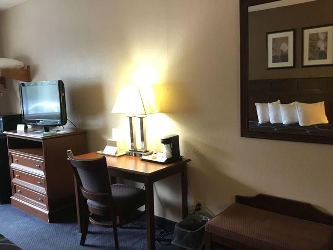Others 5, Super 8 by Wyndham Manchester Airport, Hillsborough