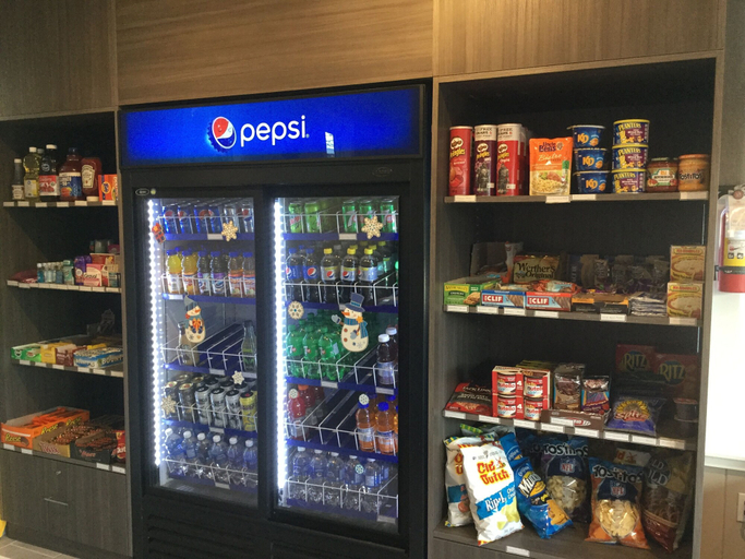 Food & Drinks 4, Super 8 by Wyndham Courtenay, Comox-Strathcona