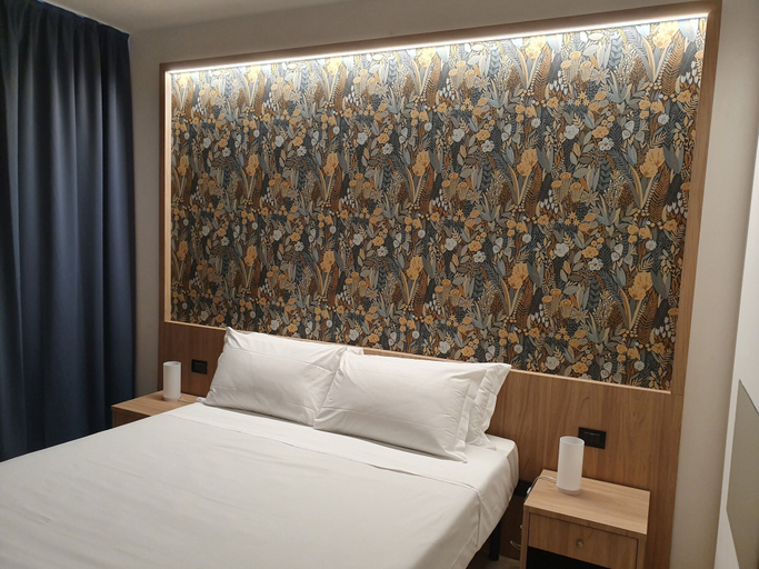 Bedroom 4, Aquasole, Varese