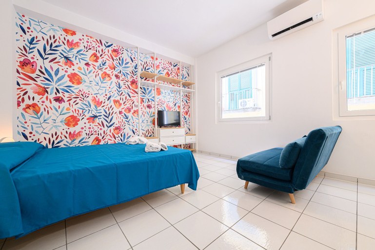Bedroom 3, Via S Liborio - 4 Piano, Napoli