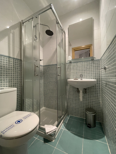 Bathroom 4, Pensión Artea, Guipúzcoa