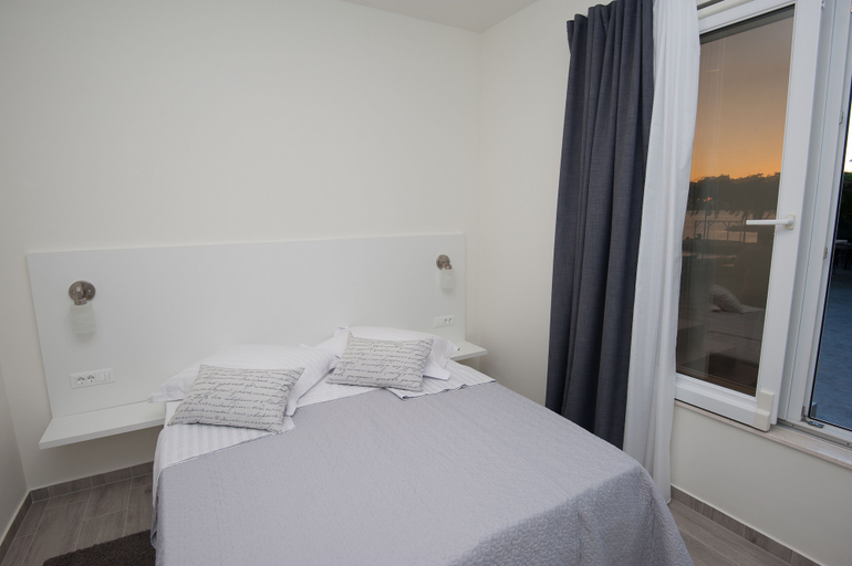 Bedroom 2, Seaside Luxury Suites, Podstrana