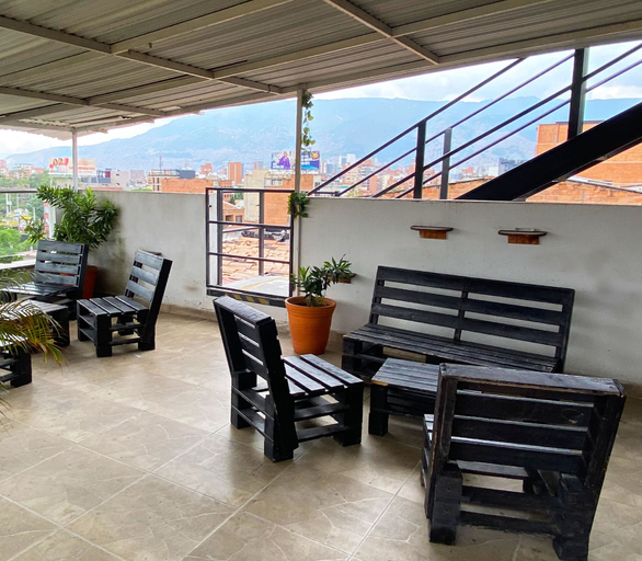 Others 5, Hotel Bulerias 33, Medellín