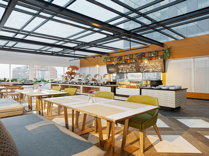 Food & Drinks 4, MaxOneHotels at Platinum Hayam Wuruk Jakarta, Central Jakarta