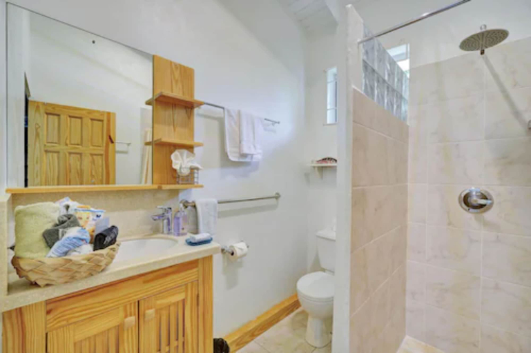 Bathroom 4, Hideaway Apartments Grenada