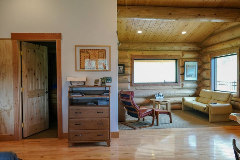 Others 4, Beautiful Log Chalet Near Fernie, BC, East Kootenay