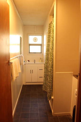 Bathroom 3, Victoria Apartments, Hamilton