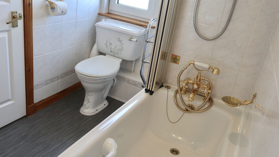 Bathroom 3, Wardicott, Eilean Siar