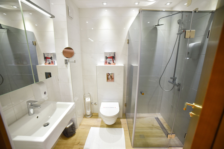 Bathroom 3, Central Inn, Čajetina