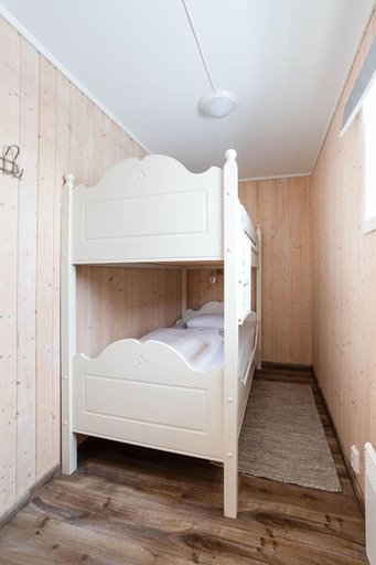Bedroom 2, Eliassen Rorbuer, Moskenes
