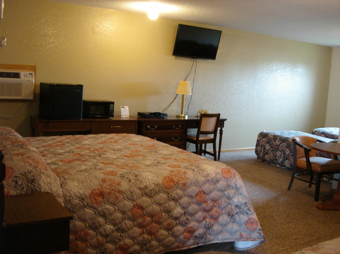 Bedroom 2, Nevada Inn, Vernon