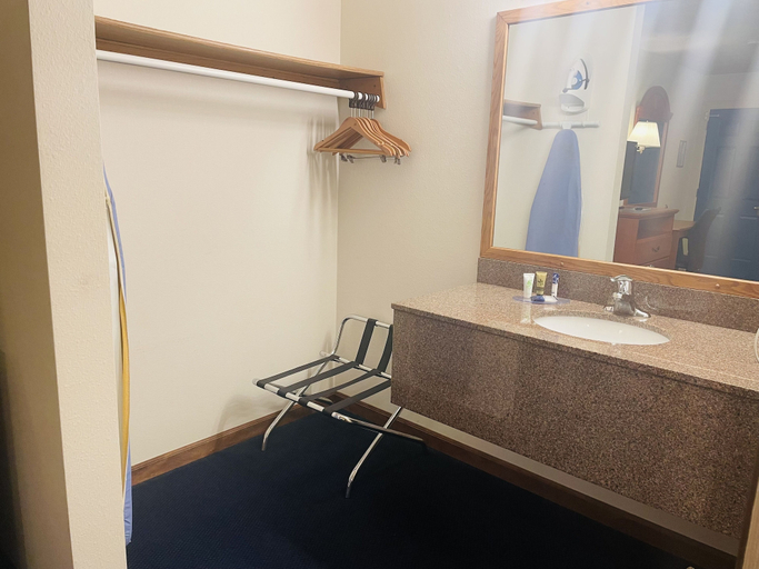 Bathroom 4, America's Best Value Inn Sandpoint, Bonner