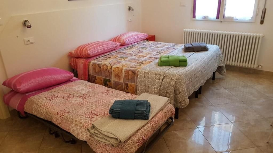 Bedroom 3, B&B Corticella 24, Bologna
